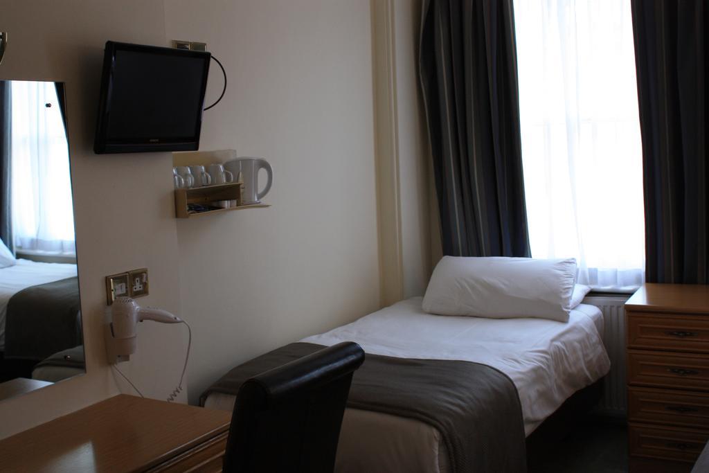 Regency Hotel Westend London Room photo