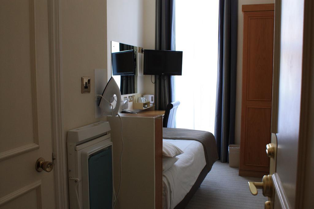 Regency Hotel Westend London Room photo